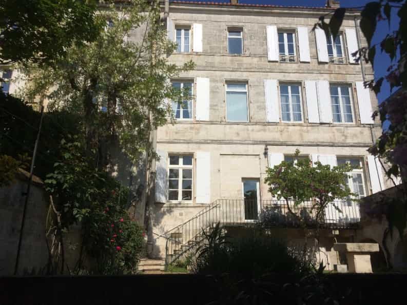 Rumah di Angouleme, Nouvelle-Aquitaine 10098903
