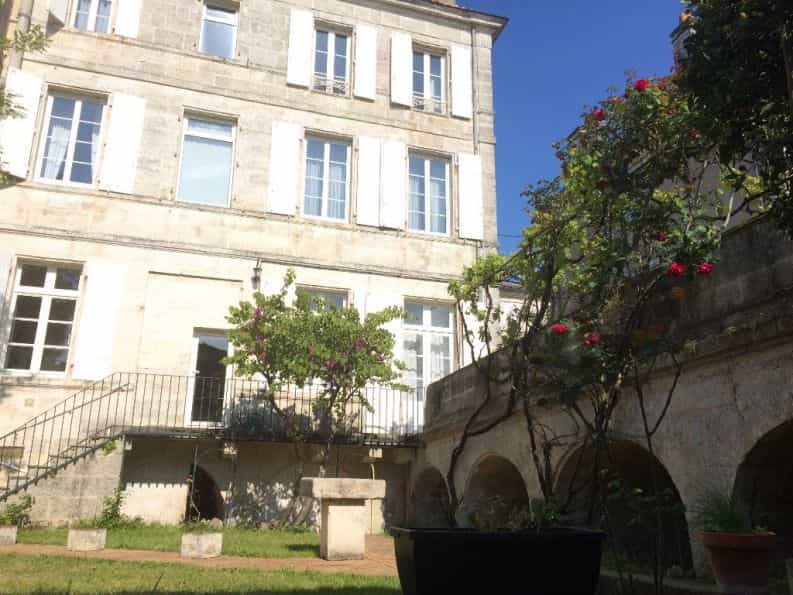 House in Angouleme, Nouvelle-Aquitaine 10098903
