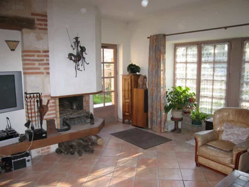 मकान में Auvillar, Occitanie 10098912