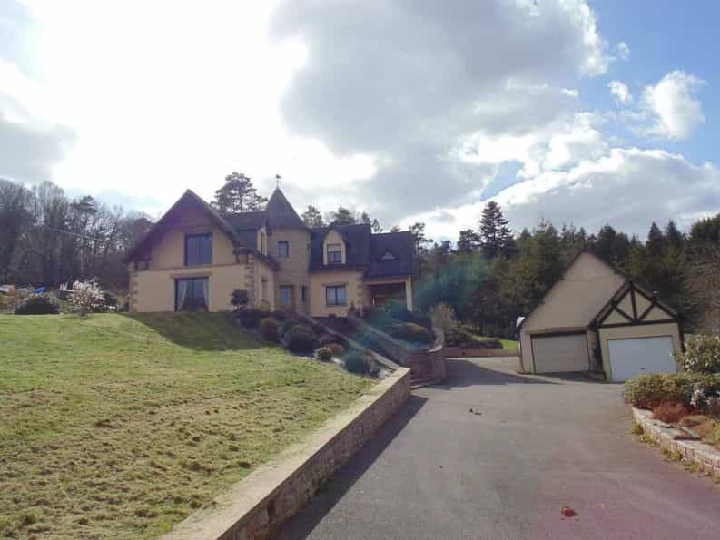 rumah dalam Querrien, Bretagne 10098914