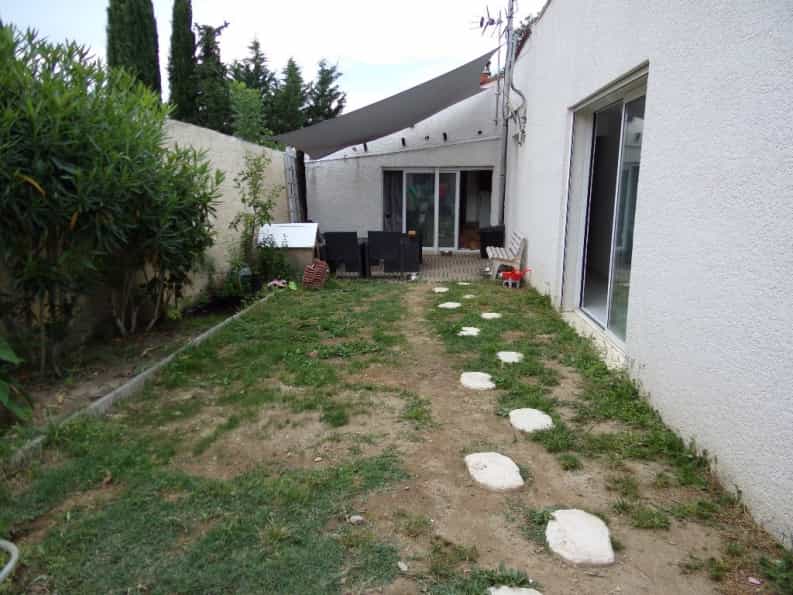 House in Gignac, Languedoc-Roussillon 10098923
