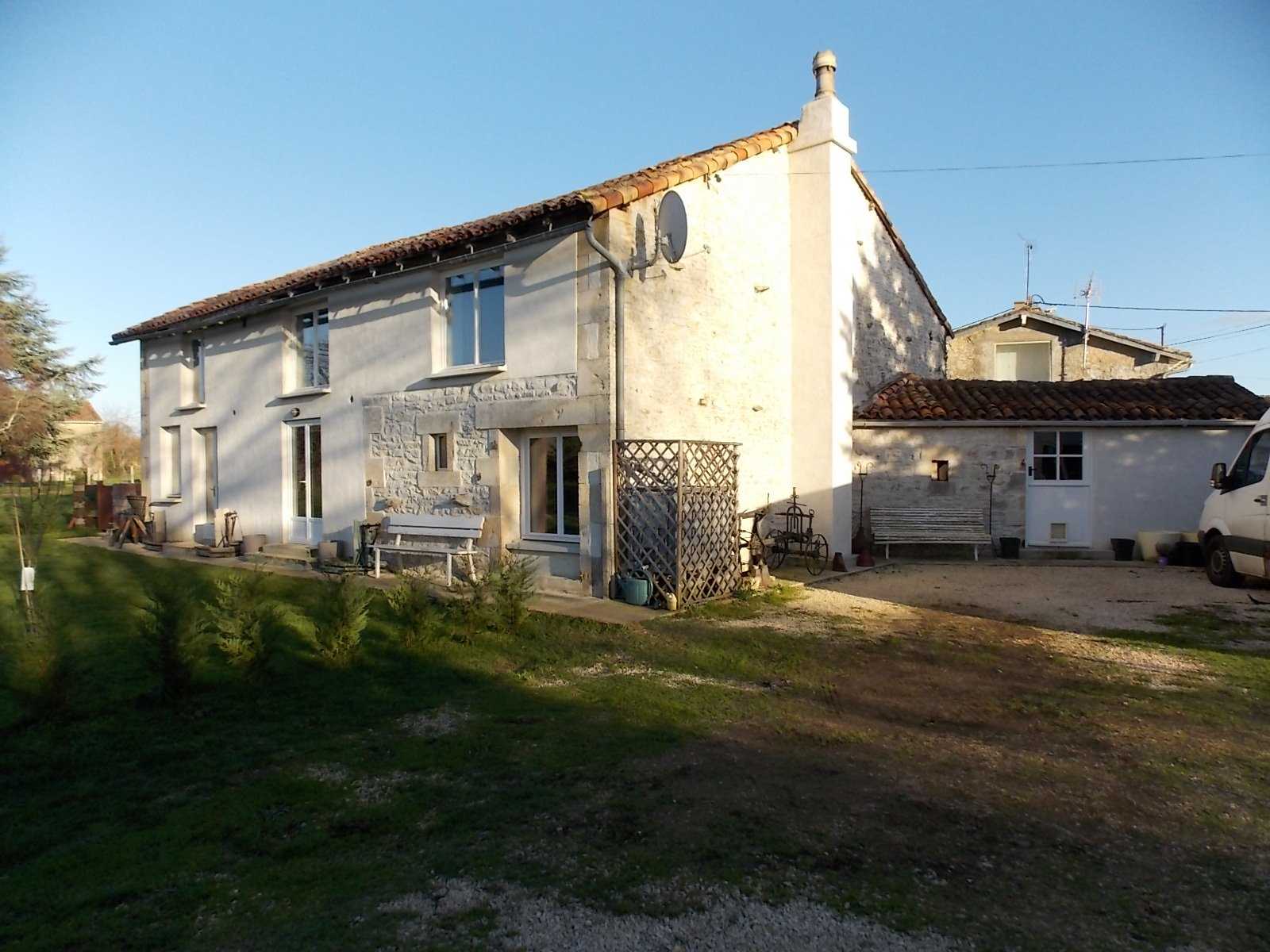 жилой дом в Savigne, Poitou-Charentes 10099274
