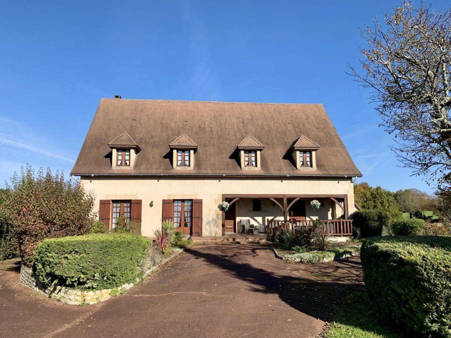 Rumah di Chalais, Nouvelle-Aquitaine 10099304
