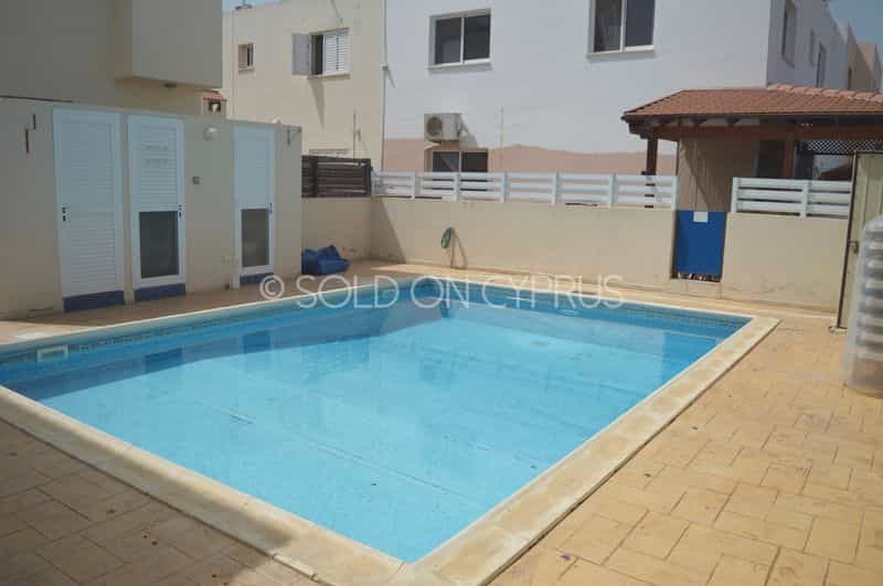 Condominium in Pervolia, Larnaca 10099359
