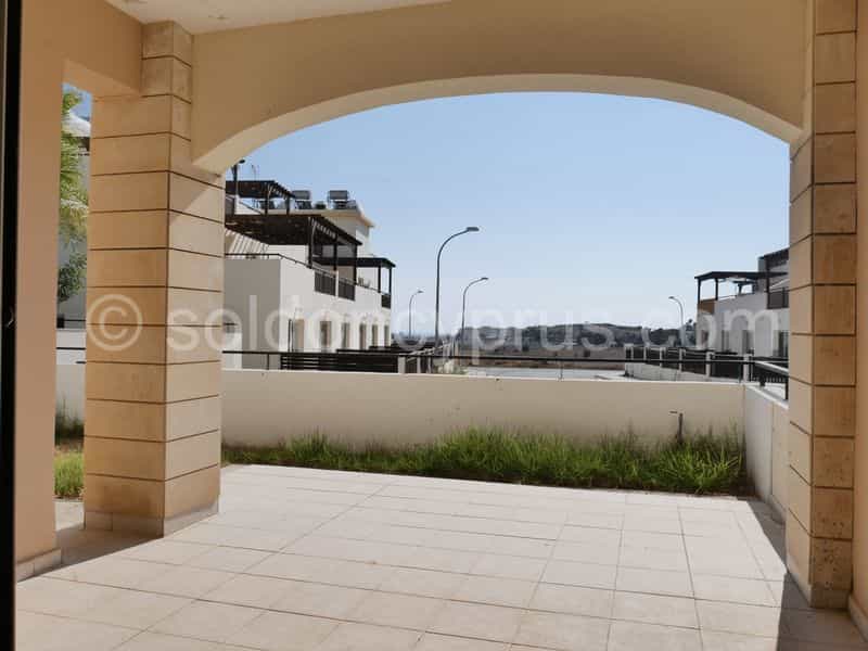 Condominium in Kiti, Larnaka 10099602