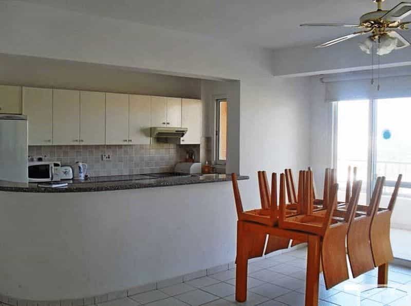 Condominium in Geroskipou, Pafos 10099651