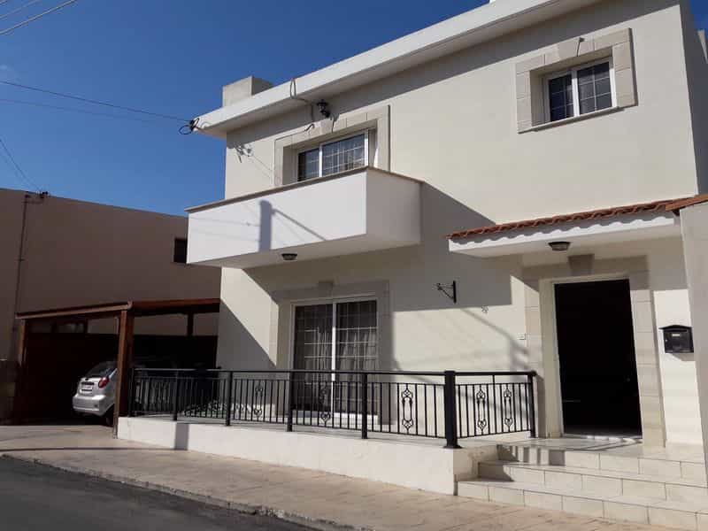 Condominium in Kissonerga, Pafos 10099820