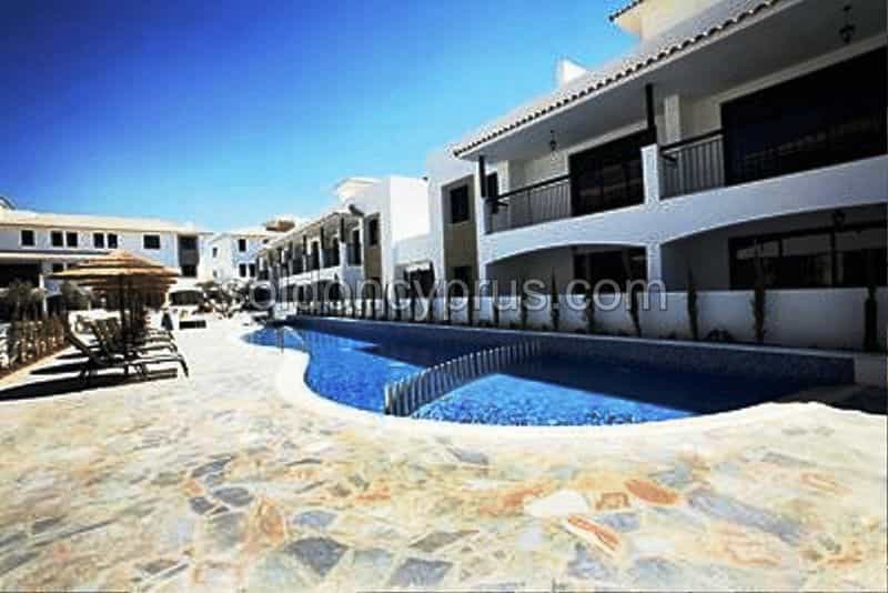 Condominium in Tersefanou, Larnaca 10099939