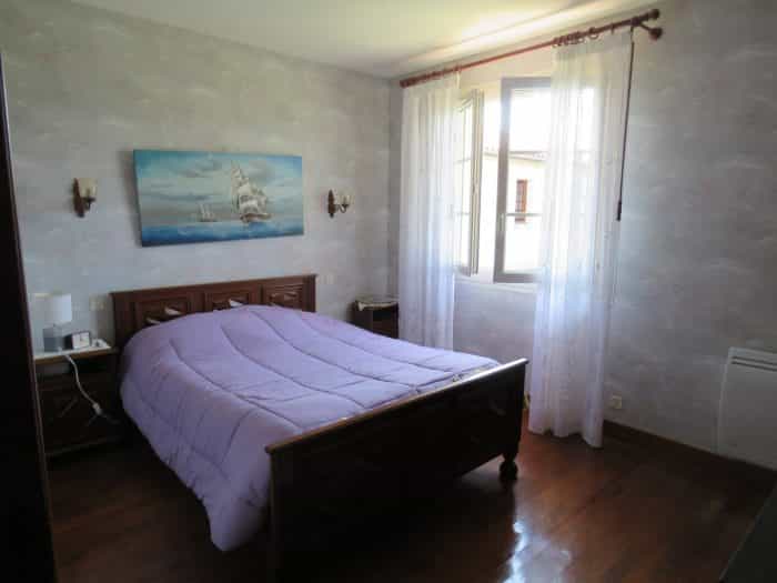 House in Castelnau-Magnoac, Midi-Pyrenees 10100231