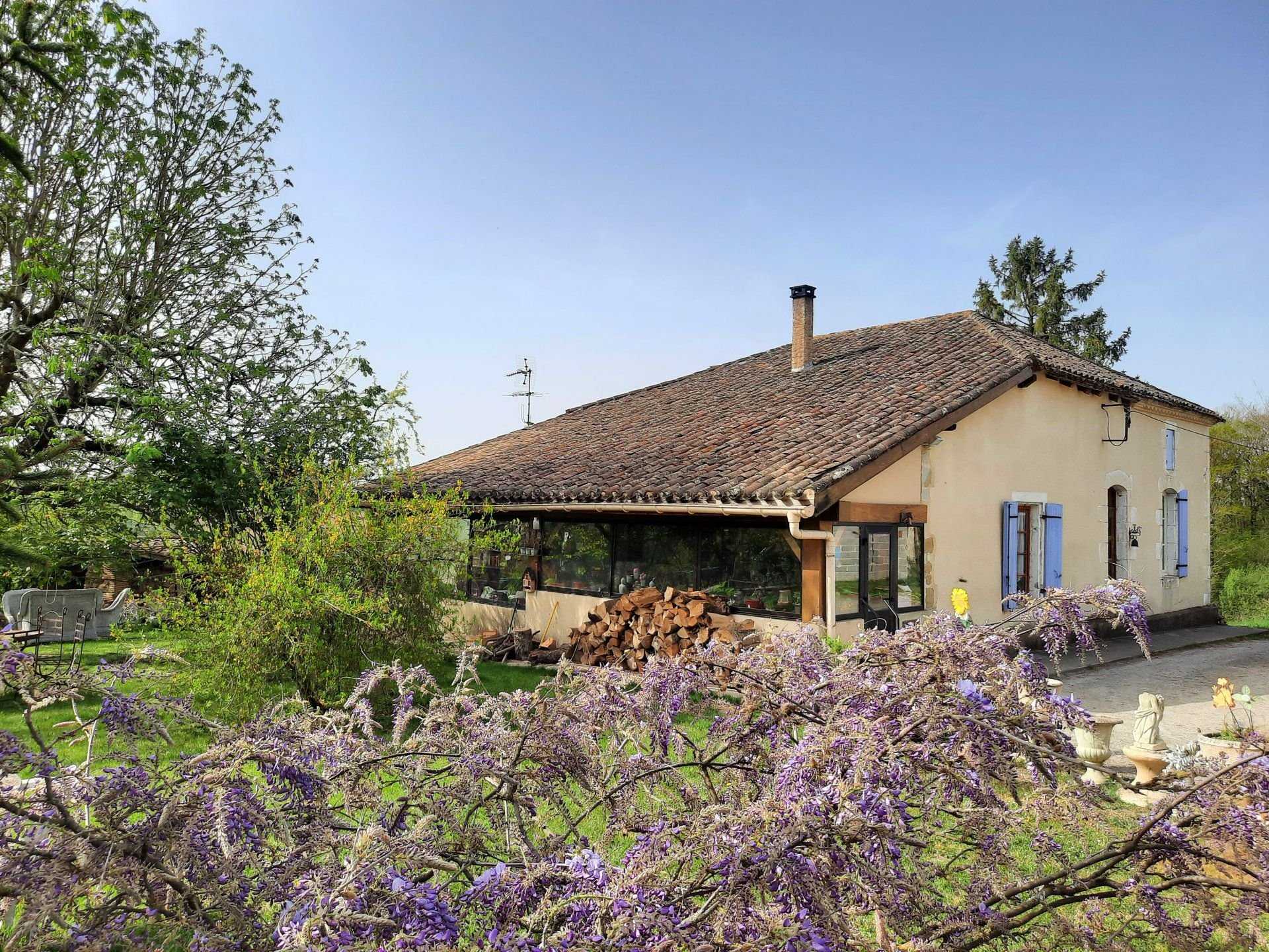 房子 在 Hauterive, Nouvelle-Aquitaine 10100345