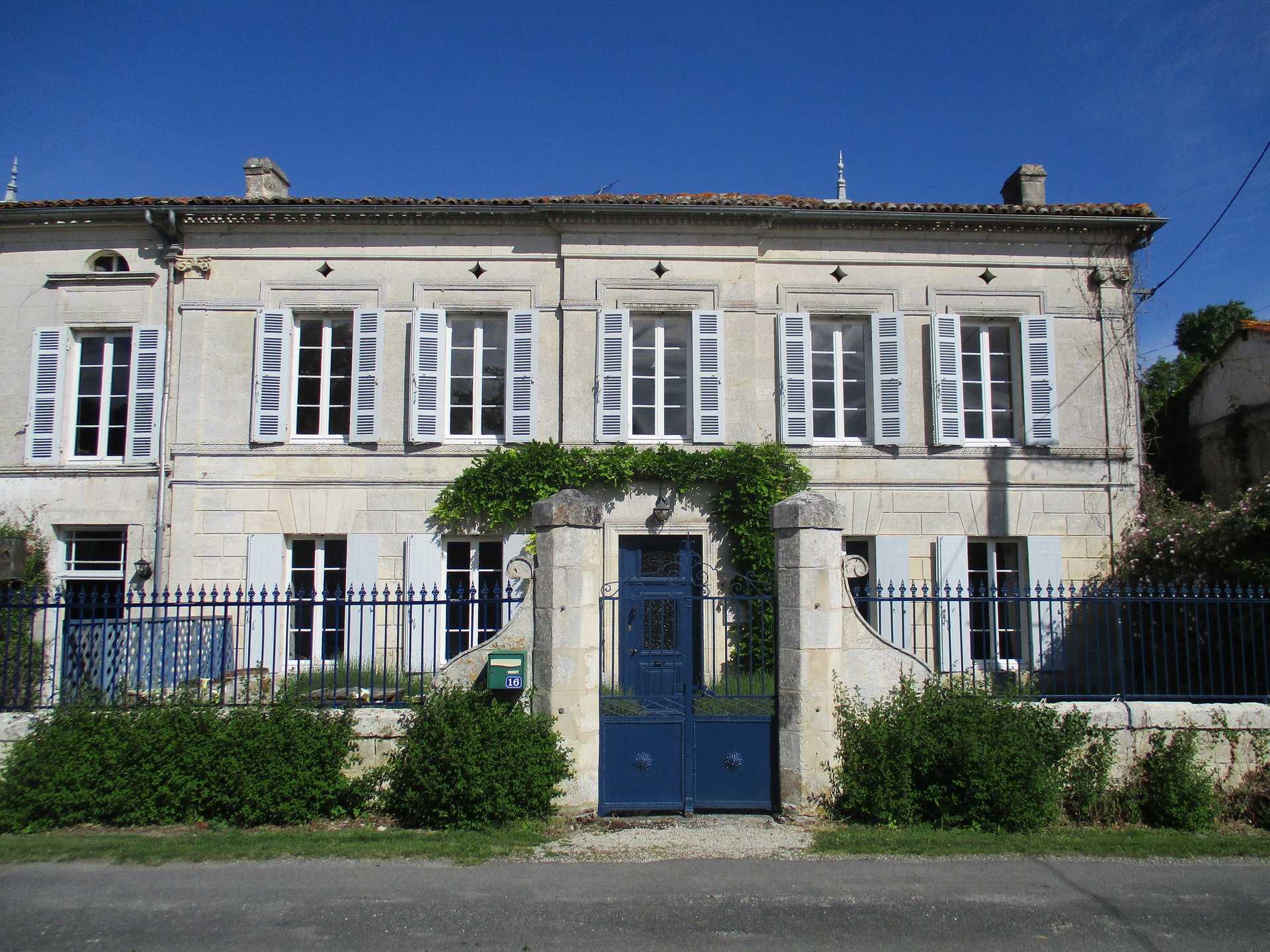 Talo sisään Jonzac, Nouvelle-Aquitaine 10100604
