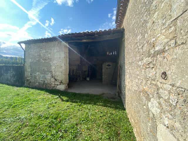 House in Pineuilh, Nouvelle-Aquitaine 10100697