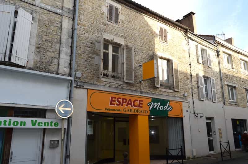 Ejerlejlighed i Ruffec, Poitou-Charentes 10100839