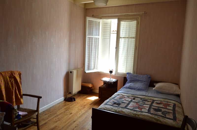 公寓 在 Benest, Poitou-Charentes 10100853
