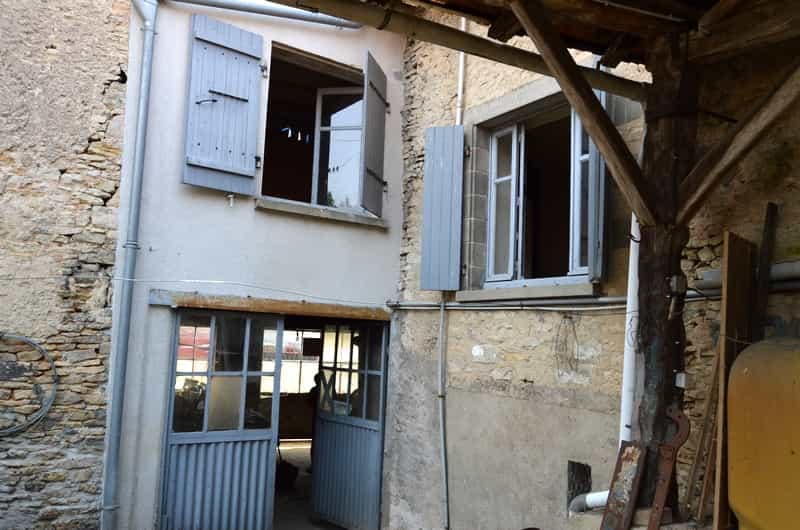 عمارات في Benest, Poitou-Charentes 10100853