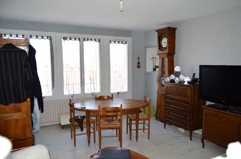 Квартира в Civray, Poitou-Charentes 10100870