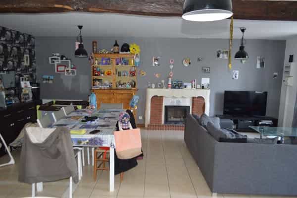 Condominium in Limalonges, Nouvelle-Aquitanië 10100881