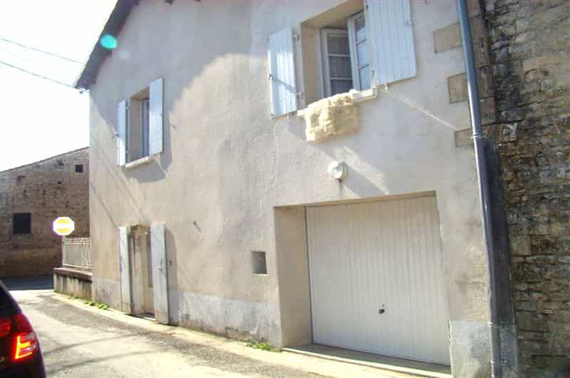 Condominium in Raix, Nouvelle-Aquitanië 10100885