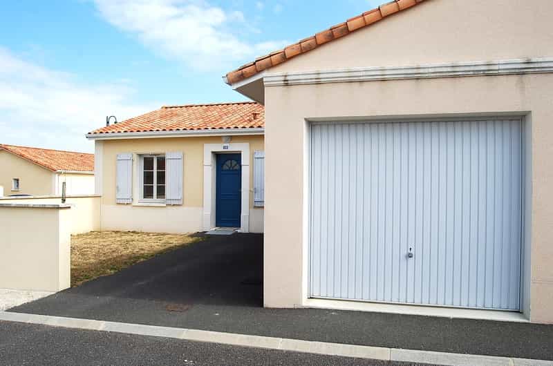 rumah dalam Ruffec, Poitou-Charentes 10100892