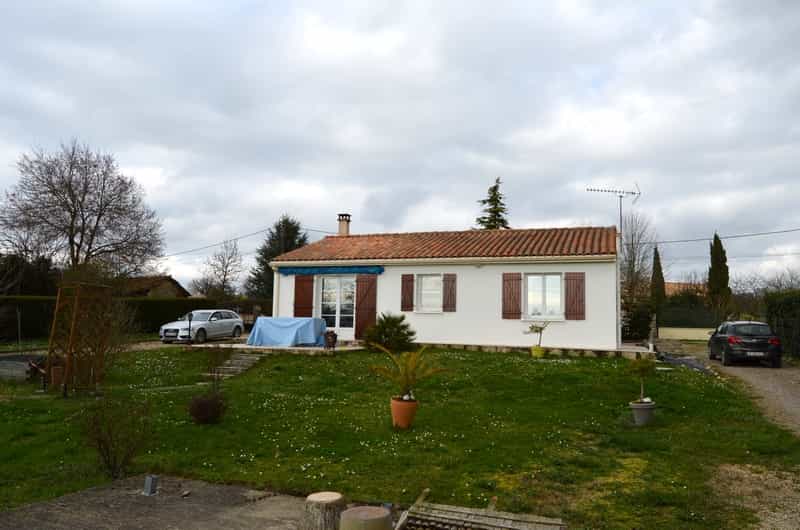 Rumah di Ruffec, Nouvelle-Aquitaine 10100900