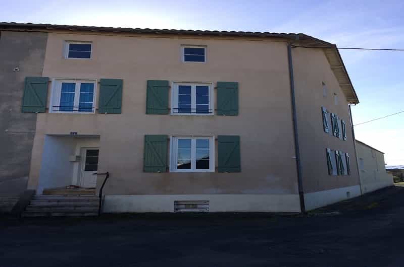 Rumah di Lezay, Nouvelle-Aquitaine 10100902