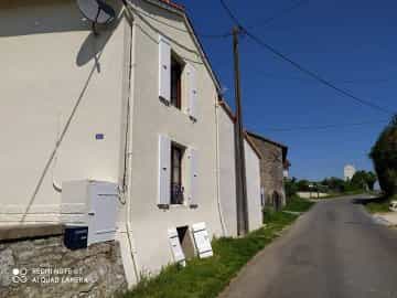 בַּיִת ב Bouchage, Poitou-Charentes 10100913