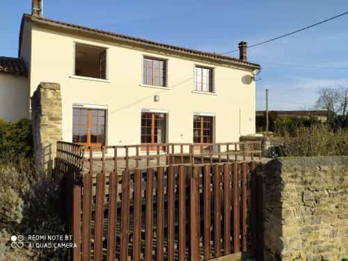 Hus i Bouchage, Poitou-Charentes 10100913