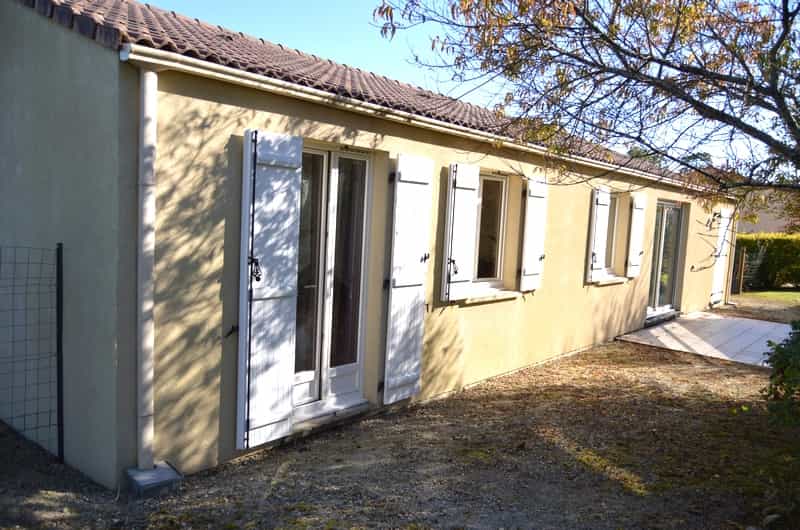 rumah dalam Ceris, Poitou-Charentes 10100919