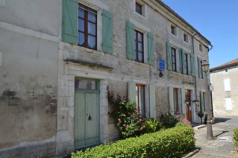 Condomínio no Courcome, Poitou-Charentes 10100923