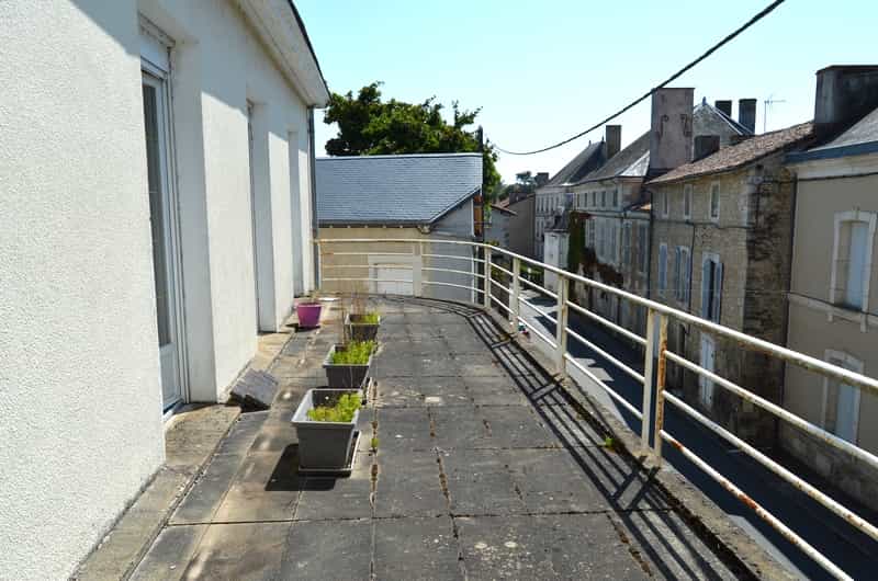 Condominium dans Civray, Poitou-Charentes 10100935