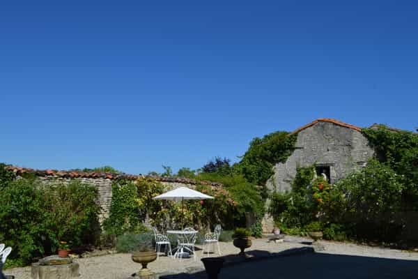 House in Tusson, Nouvelle-Aquitaine 10100957