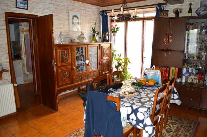 House in Ruffec, Nouvelle-Aquitaine 10100972