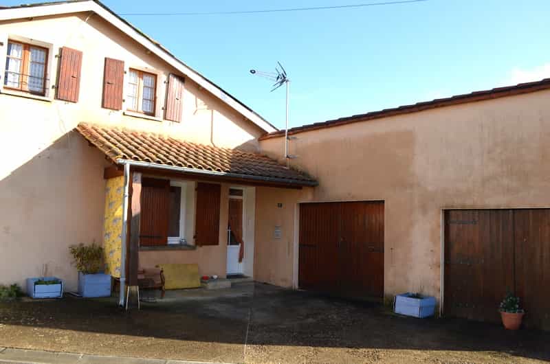 Dom w Ruffec, Poitou-Charentes 10100972