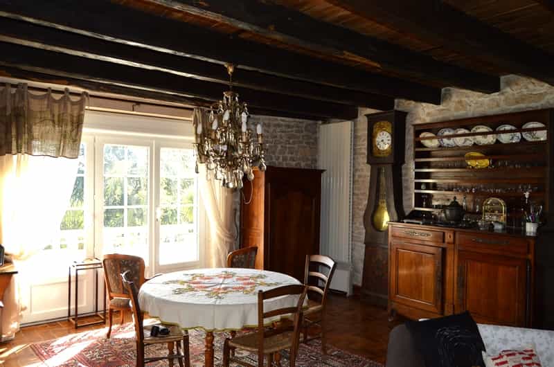 公寓 在 Taize-Aizie, Poitou-Charentes 10100997