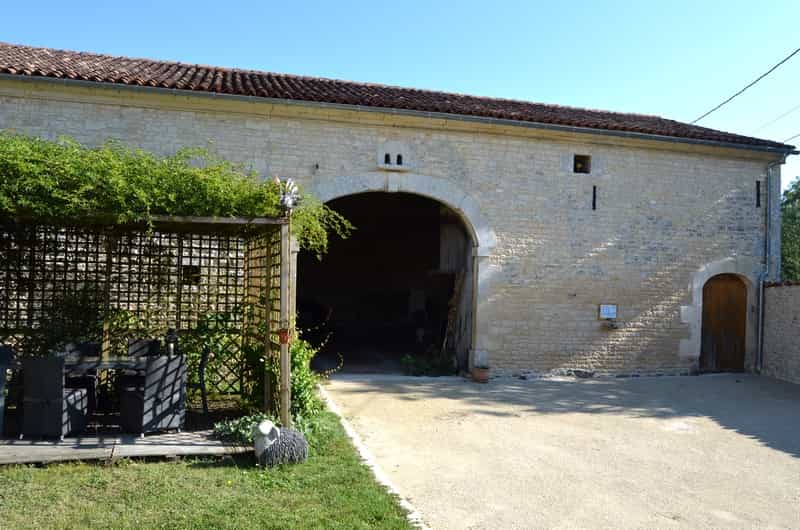 Lain di Verteuil-sur-Charente, Nouvelle-Aquitaine 10101004