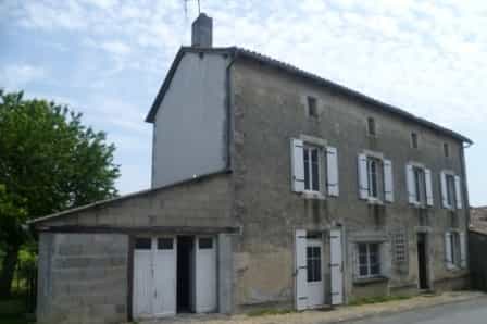 Talo sisään Saint-Claud, Nouvelle-Aquitaine 10101045