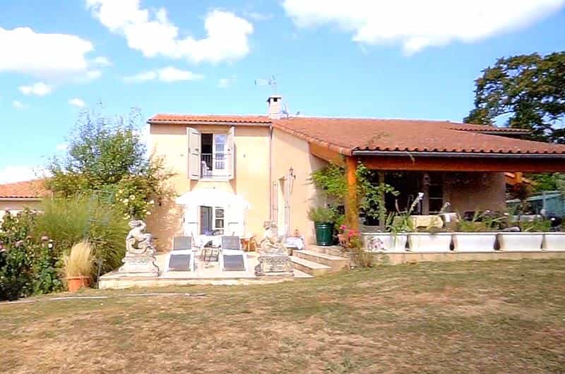 Rumah di Aunac, Poitou-Charentes 10101050