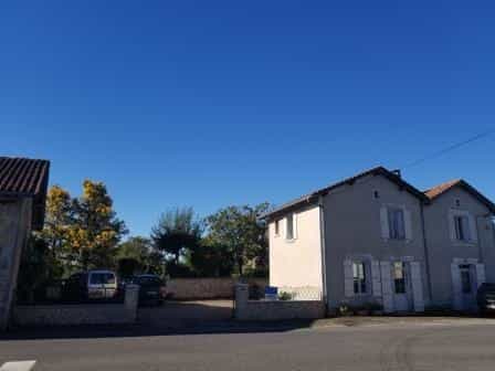 Rumah di Massignac, Nouvelle-Aquitaine 10101055