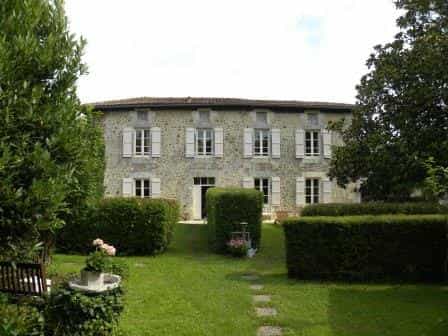 Hus i Roumazieres, Nouvelle-Aquitaine 10101088