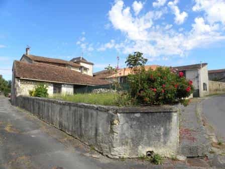 Huis in Saint-Claud, Nouvelle-Aquitaine 10101094
