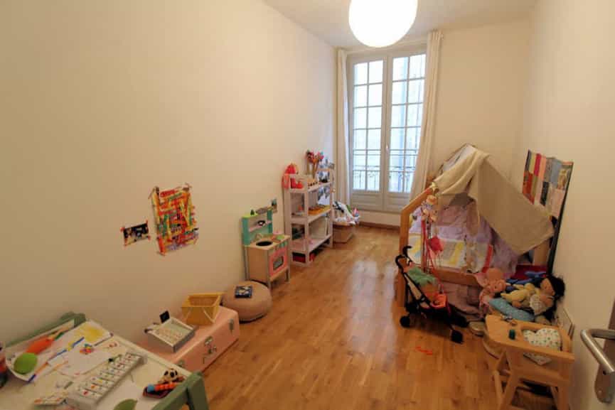 公寓 在 Pezenas, Languedoc-Roussillon 10101154