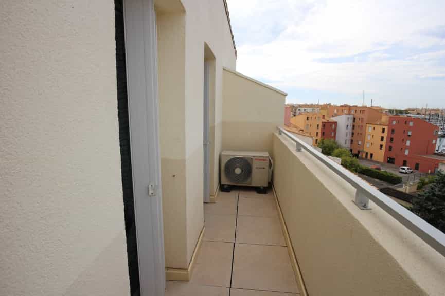 Condominium in Le Cap D'agde, Languedoc-Roussillon 10101179
