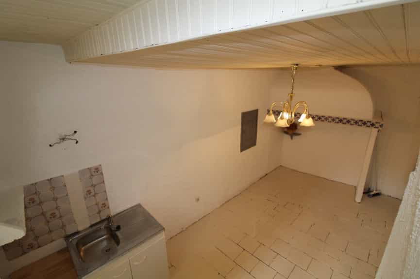 Talo sisään Nezignan L'eveque, Languedoc-Roussillon 10101235