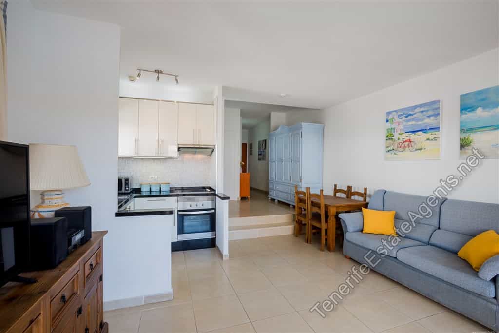 Condominium in Los Cristianos, Canary Islands 10101335