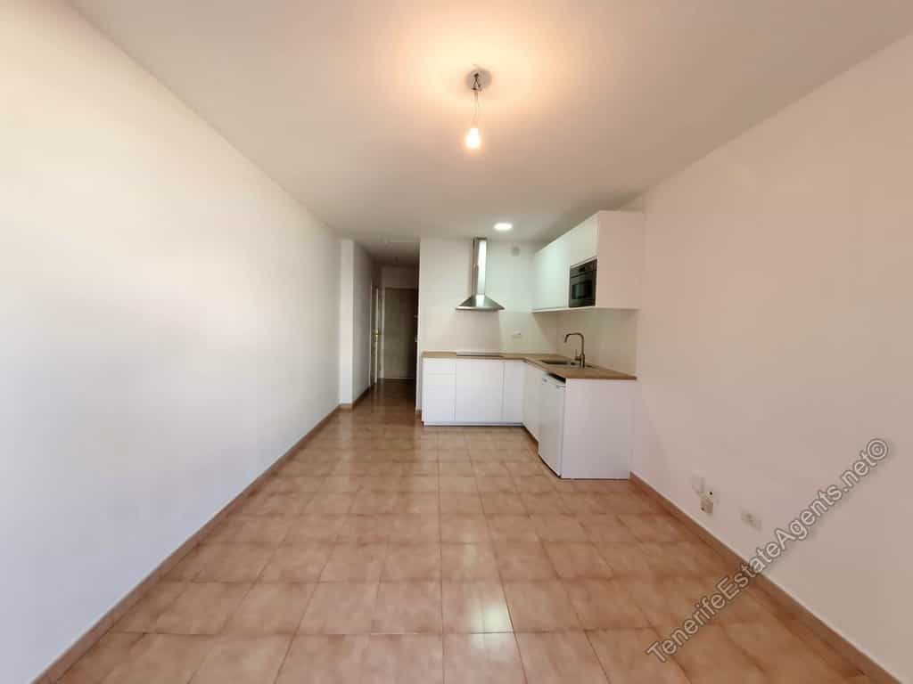 Condominium in Los Cristianos, Canary Islands 10101337
