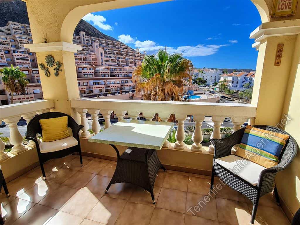 Condominium in Los Cristianos, Canary Islands 10101343