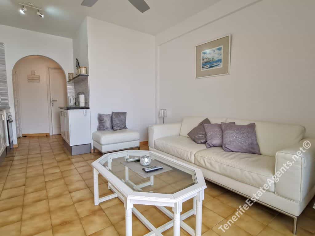 Condominium in Los Cristianos, Canary Islands 10101346