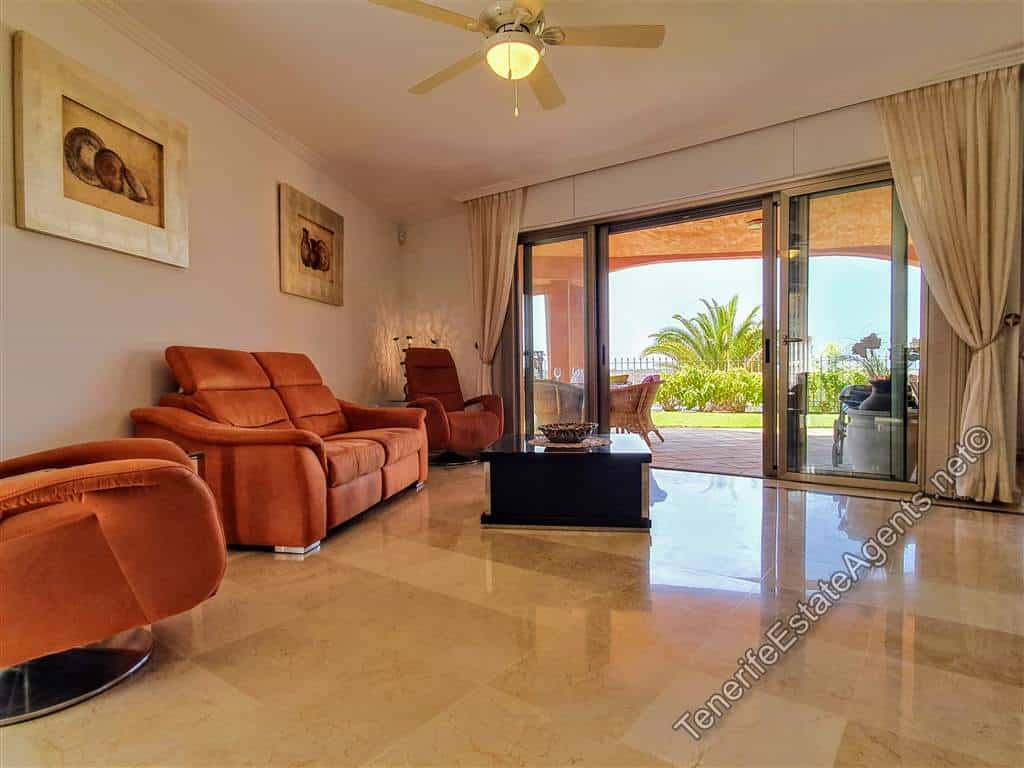 Condominium in Los Cristianos, Canary Islands 10101353