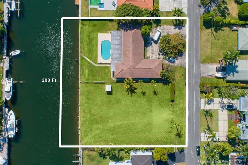 Condominium in Golden Beach, Florida 10101840