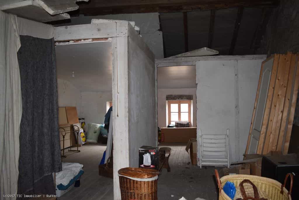 Talo sisään Civray, Poitou Charentes 10102005